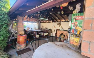 Casa perfectă pentru familie – curte, foișor cu grătar și garaj triplu - Poză 31