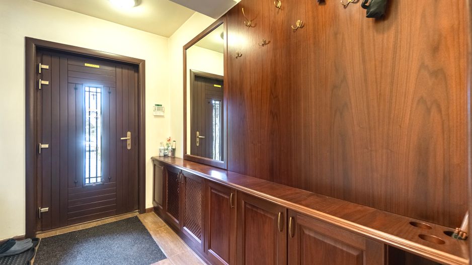 Arhitectura din Piatra si Lemn pe Malul Lacului Mogosoaia - Poză 6