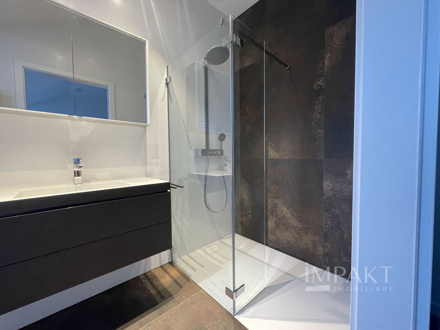 Casă de închiriat cu finisaje de excepție în Zona Semicentrală - Poză 13