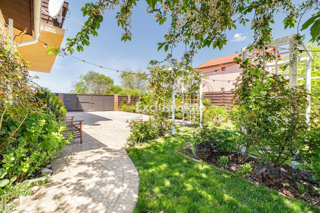 Casa cu suflet si gradina spectaculoasa - Poză 8