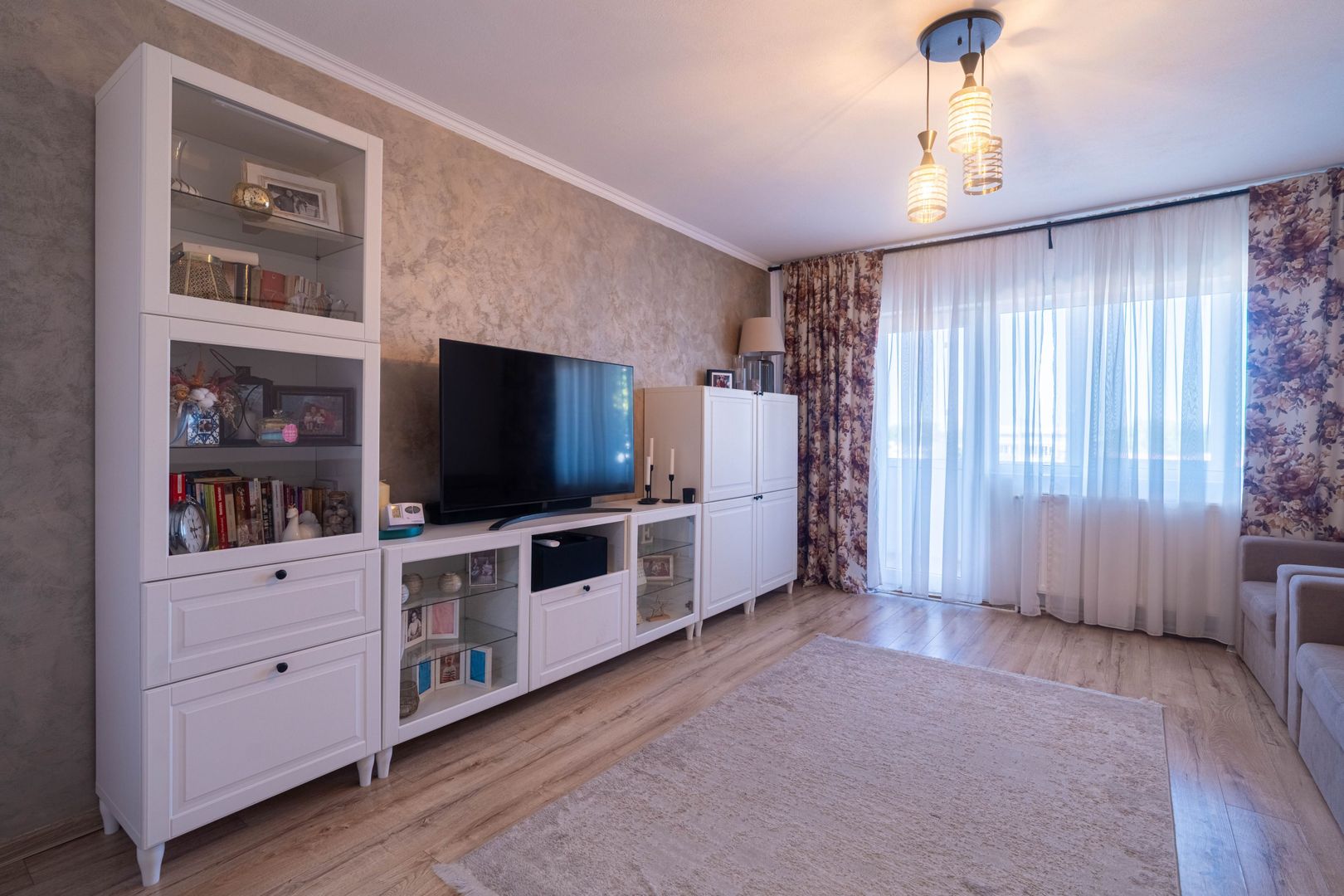 Apartament 5 camere Vlaicu – Renovat, 2 băi, centrală proprie - Poză 1