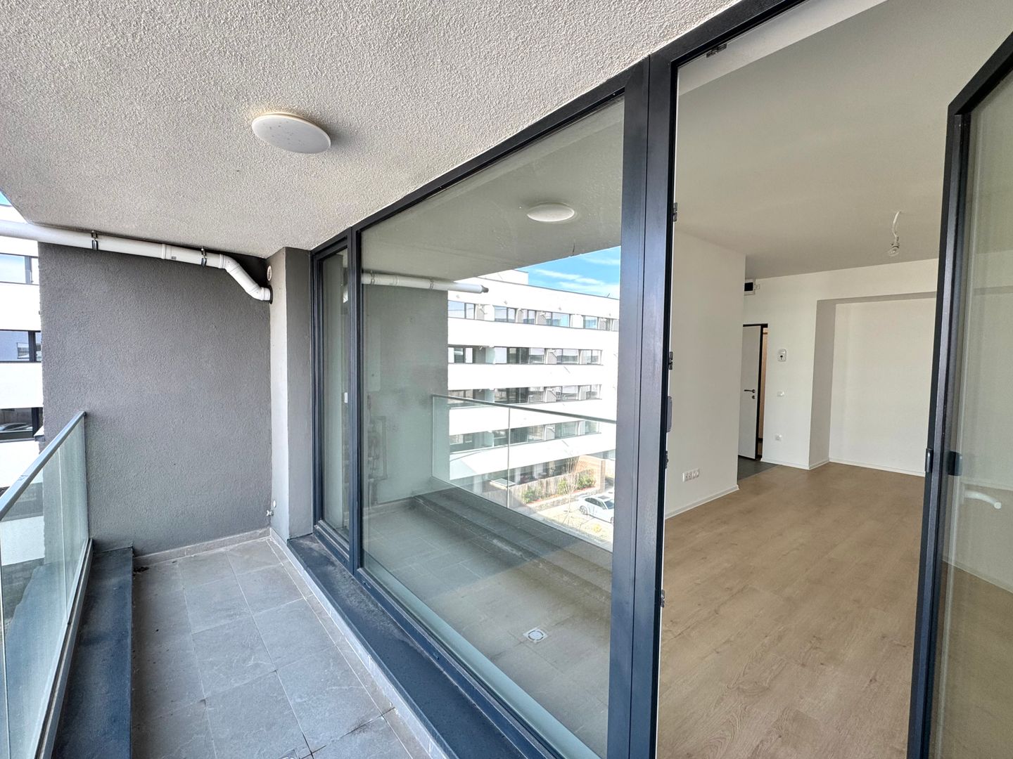 3 camere 76 mp SU + Balcon 6.5mp - Zona Lac Straulesti-Mall Colosseum - Poză 11