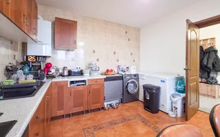 Casă 11 camere cu livadă | Dragomirești-Deal | De Închiriat - Poză 14