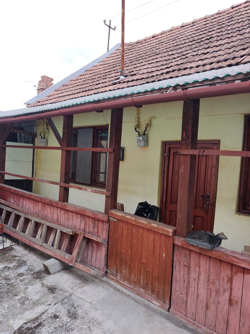 CASA ÎN CURTE COMUNA ZONA CORNISA  40 MP  LA NUMAI 1 MINUT DE UMF - Poză 2