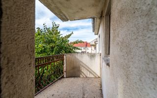 Apartament decomandat, 2 camere, Alfa, la 2 pași de stația de tramvai - Poză 3