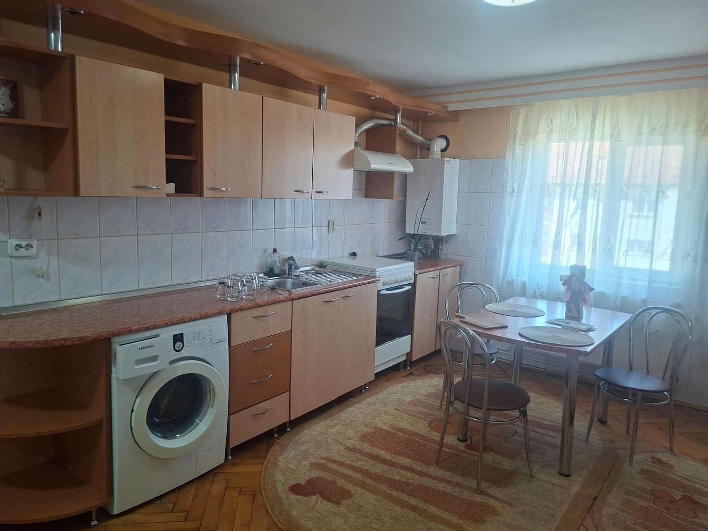 Închiriez apartament - Poză 1
