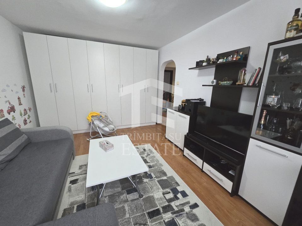 INEL I - Apartament cu centrala pe gaz, loc de parcare si pod de 60 mp - Poză 4