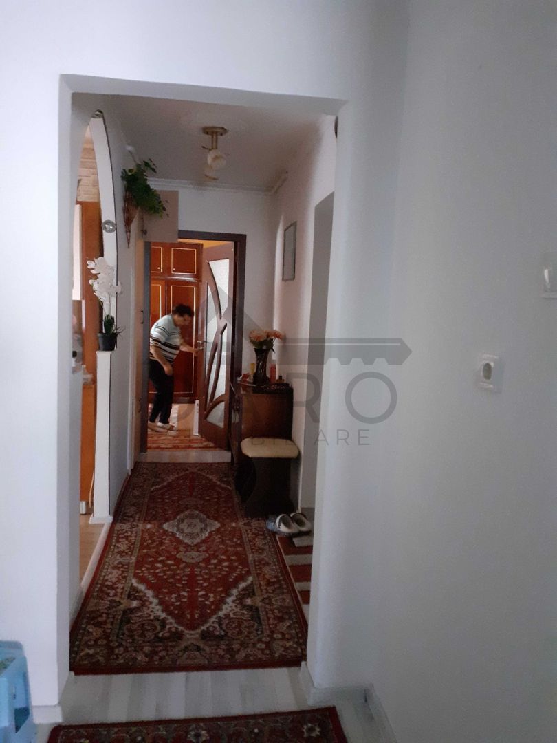 Apartament cu 3 camere de vanzare - Poză 4