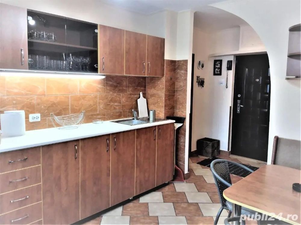Proprietar inchiriez apartament 2 camere decomandat - Poză 6