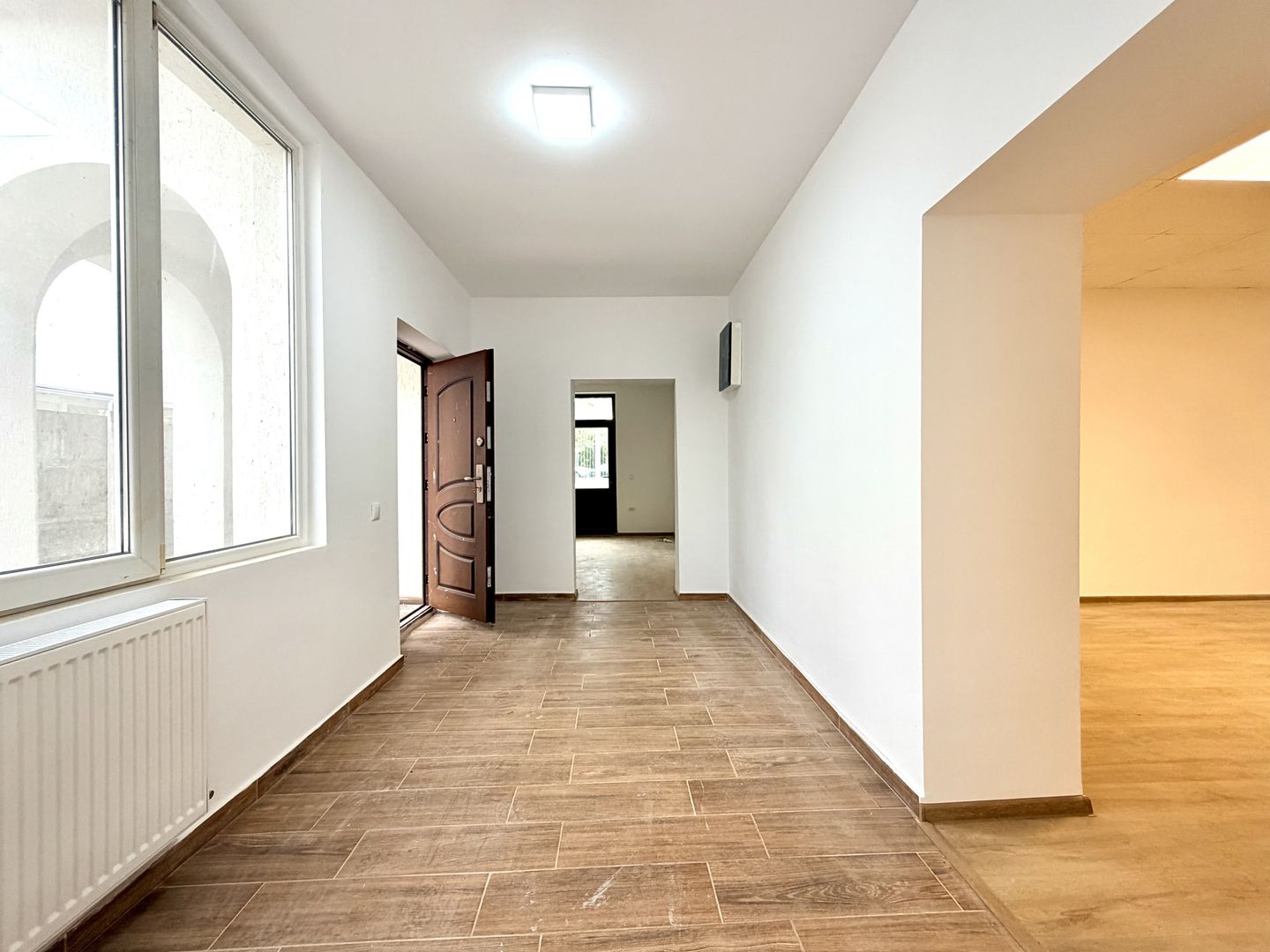 Spațiu comercial de închiriat – artera principală în nordul orașului. - Poză 6