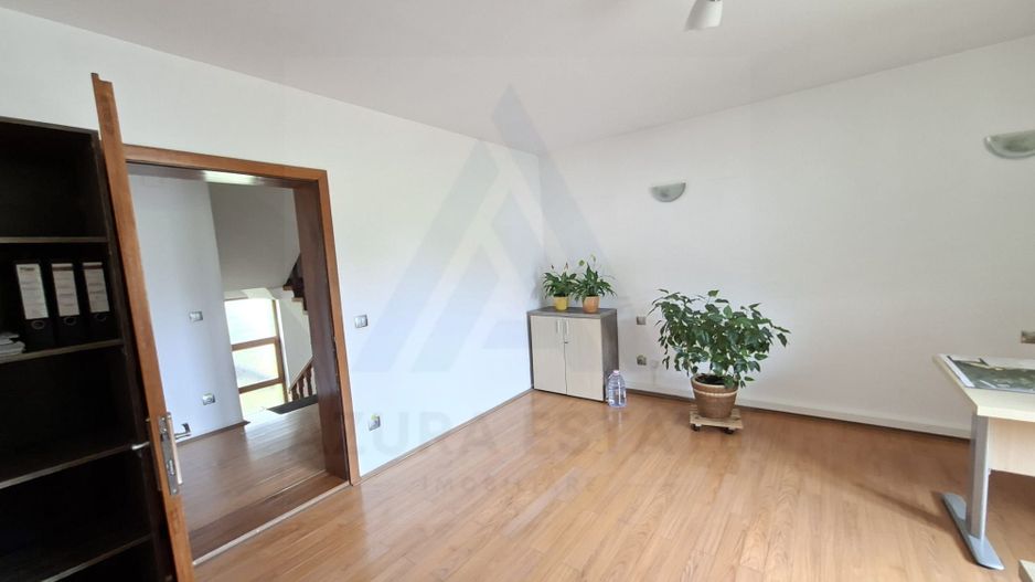 Spatiu birouri casa individuala curte proprie 9 birouri Selimbar - Poză 15