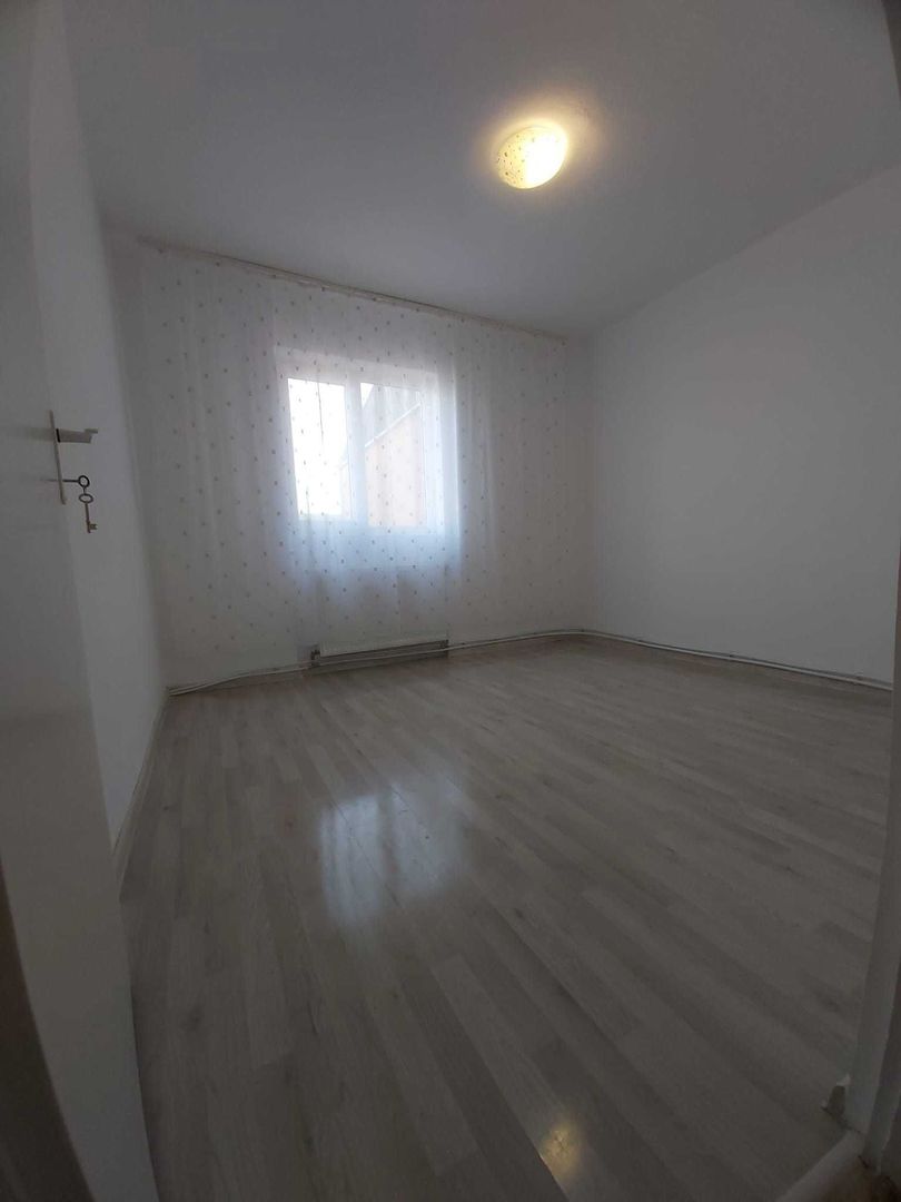 Apartament de vanzare, 2 camere, balcon inchis, 45 mp utili, Sebes - Poză 3