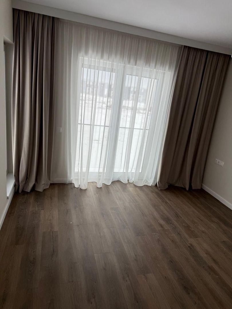 Apartament cu 3 camere,balcon, complet mobilat si utilat - Poză 7