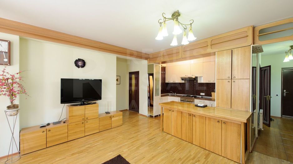 Chirie, apartament, 3 camere, str. Bucureşti, Centru - Poză 2