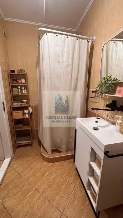 Casă cu 4 camere în curte comună - zona Dâmbu Pietros/Tudor - Poză 6