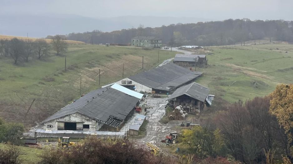 Ferma cu teren de 200 hectare - Poză 6