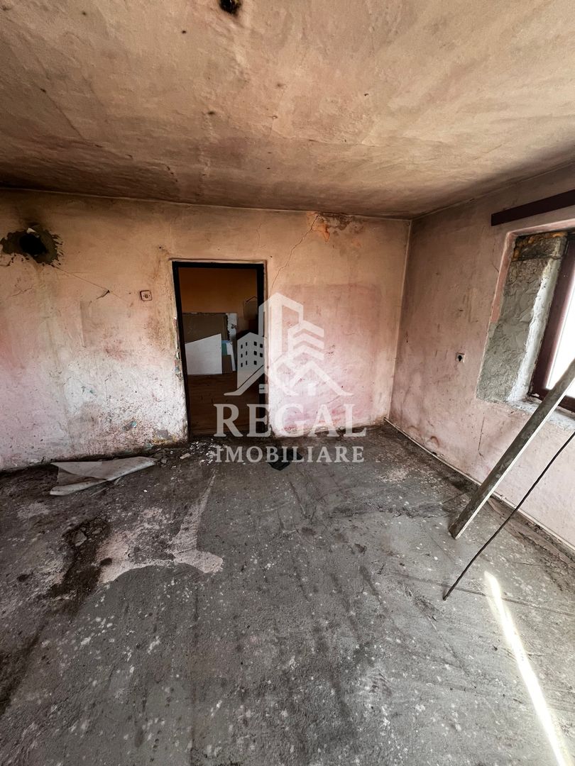 Casă de vânzare în Cristur – teren 440 mp | Necesita Renovare - Poză 3