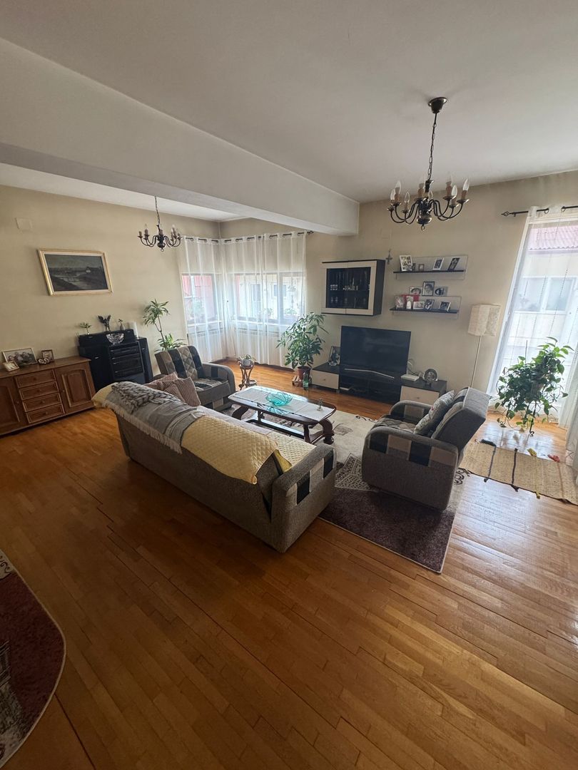 Casa de închiriat 7 camere Sector 4, ideal pentru clinica, gradinita - Poză 26