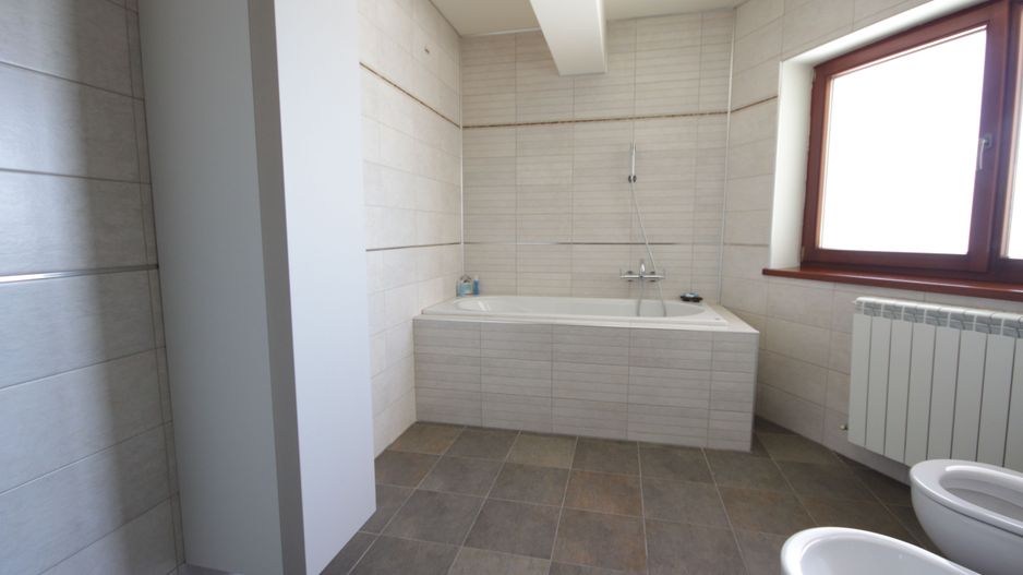 O casa deosebita cu Piscina - Poză 21