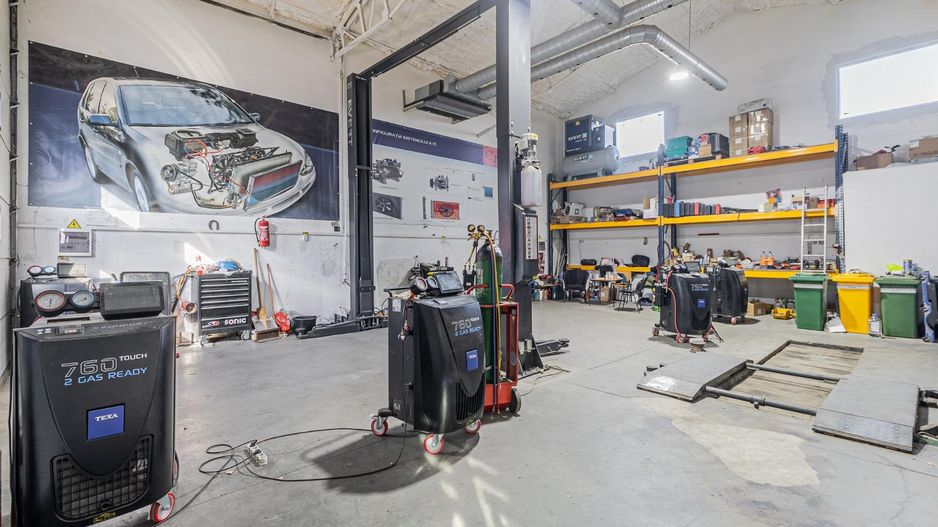 Hala + birouri, 3300 mp teren, toate utilitatile - Poză 6