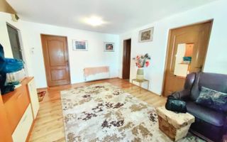 Apartament cu 3 camere în Plopilor, spațiu generos, lumină și liniște. - Poză 2