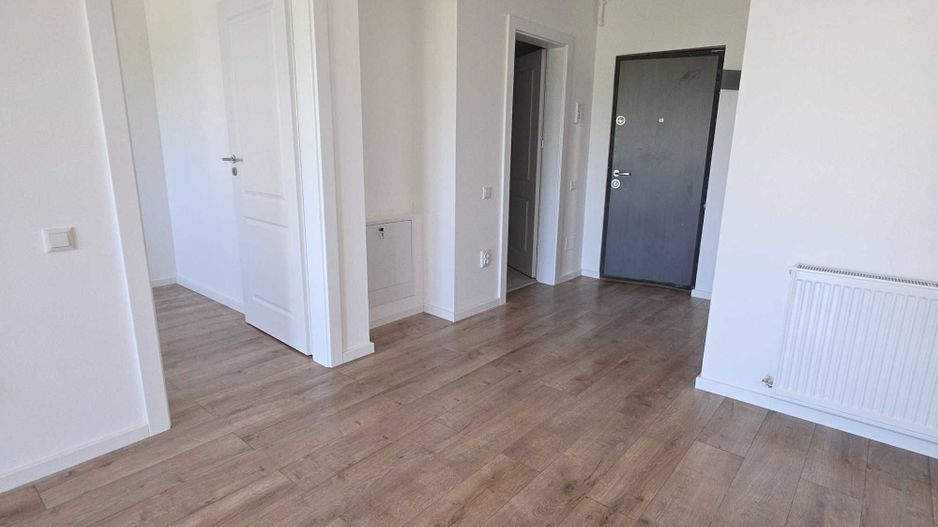 Apartament 2 camere, balcon, etaj intermediar, Terra - Poză 1