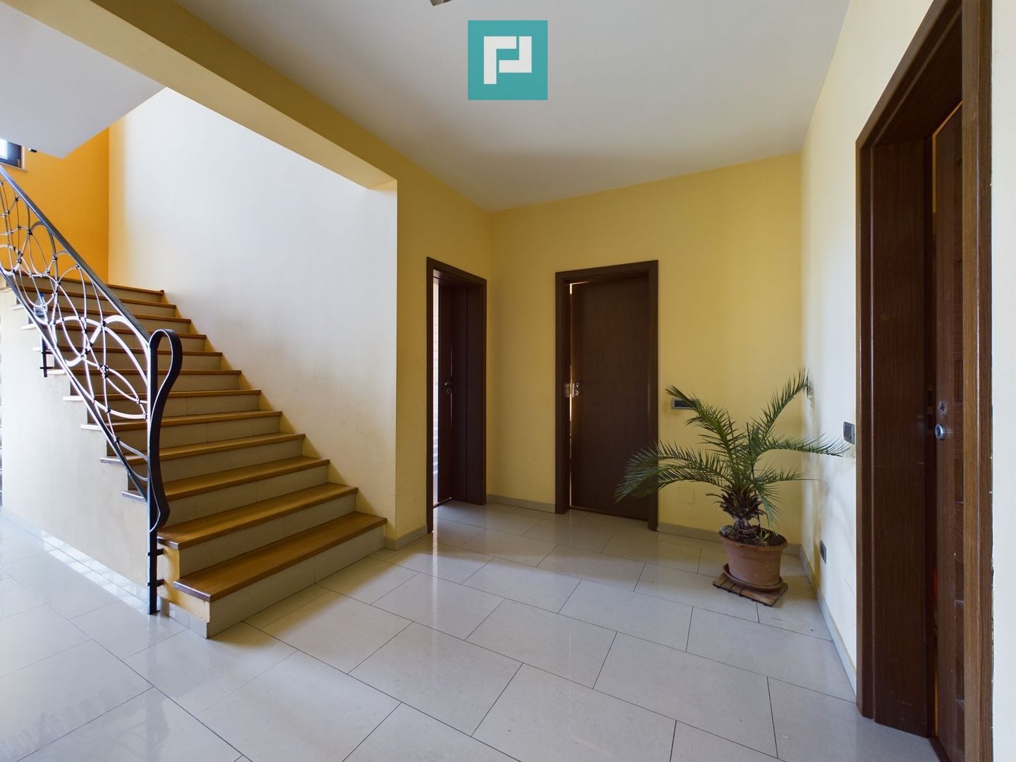 Vilă spațioasă cu 8 camere, Grădiște - Poză 13