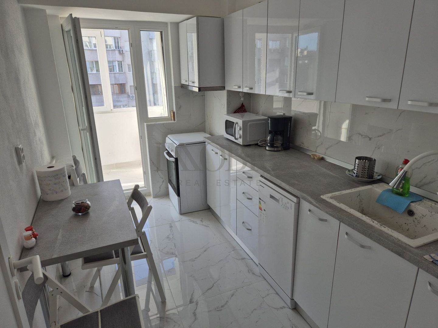 Închiriere 3 camere, Piata Victoriei, nou renovat - Poză 6
