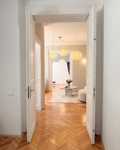 Rare Find | Apartament de Design în casă - Poză 1