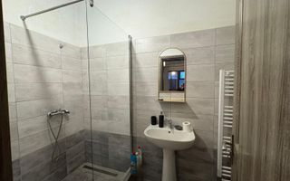 GARSONIERA P-TA RESITA,CENTRALA PROPRIE, MOBILATA/UTILATA, CURATA - Poză 3