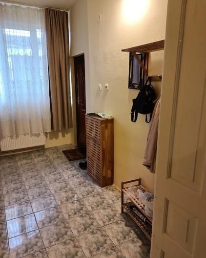 🏡 Vând apartament cochet cu 2 camere, la curte comună – zona Sinaia - Poză 9