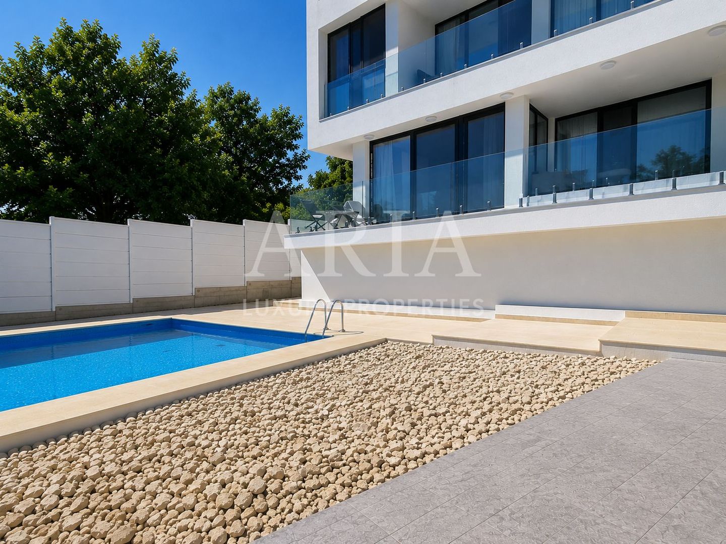 WATERFRONT VILLA | POOL - Poză 3