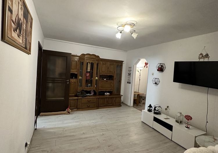 Apartament 3 camere Bld Brancoveanu, zona Huedin. - Poză 4