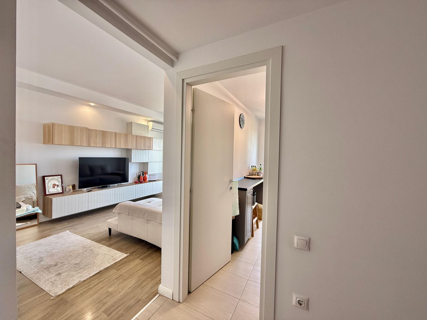 COSMOPOLIS - Apartament cu 2 camere, mobilat si utilat. - Poză 8