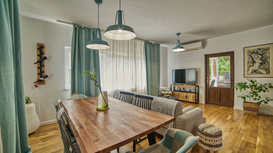 Casa complet mobilata 5 camere 3 bai curte generoasa - Poză 14