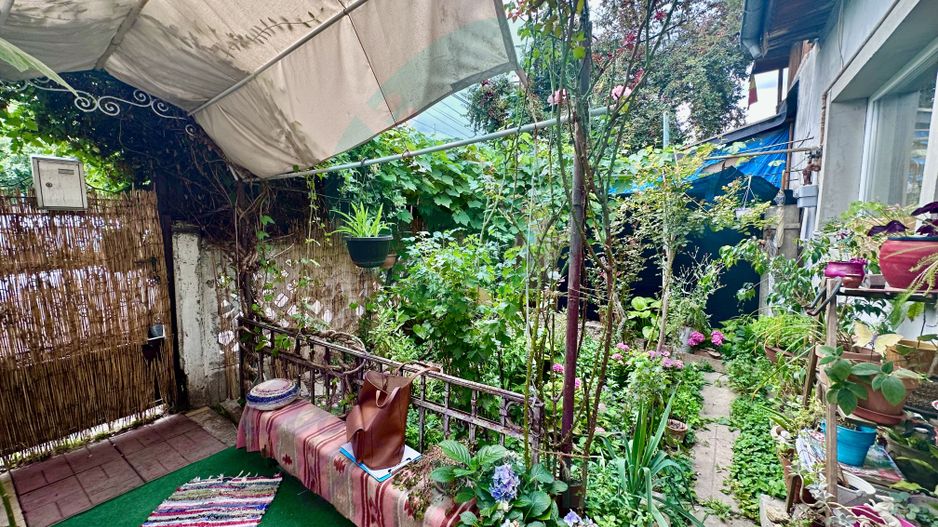 Teren de 250 mp cu casa -  la o distanta de 7 minute de statia de metrou - Poză 1