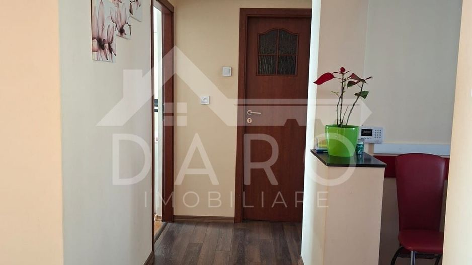 Vand apartament cu 3 camere - Poză 7