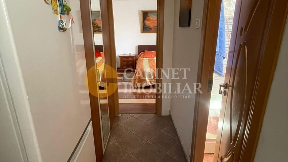 Tudor Vladimirescu str Tepes Voda - decomandat- an 1978 - mobilat - Poză 3