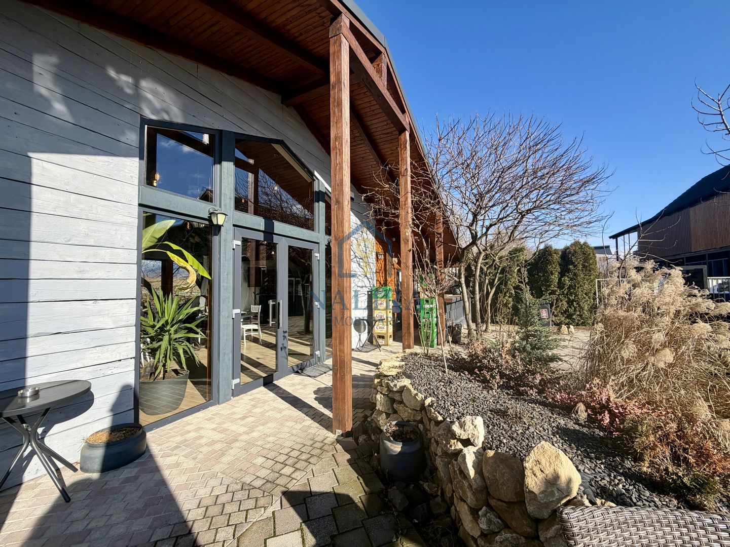 Proprietate unică de vânzare – piscină, restaurant, terasă - Poză 7