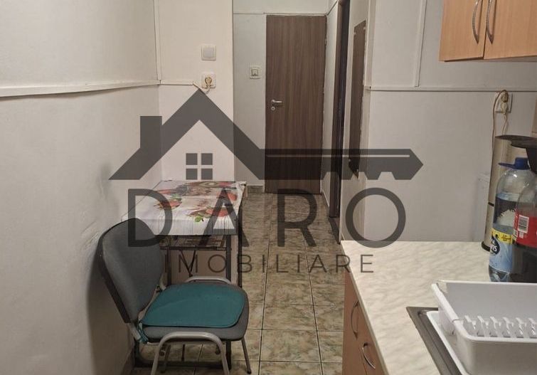 Vând apartament cu 3 camere zona Dâmbu Pietros aproape de bulevard . - Poză 8