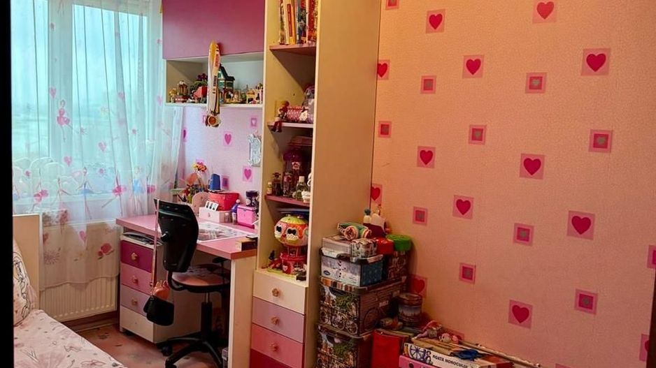 Apartament cu 4 camere cu vedere spre cris - Poză 9