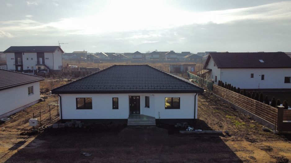 Casă pe parter de vânzare în cartierul Izvor - Poză 3