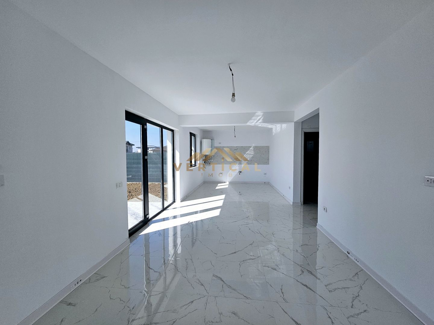 Casa parter cu 4 camere - comuna Berceni - Poză 9