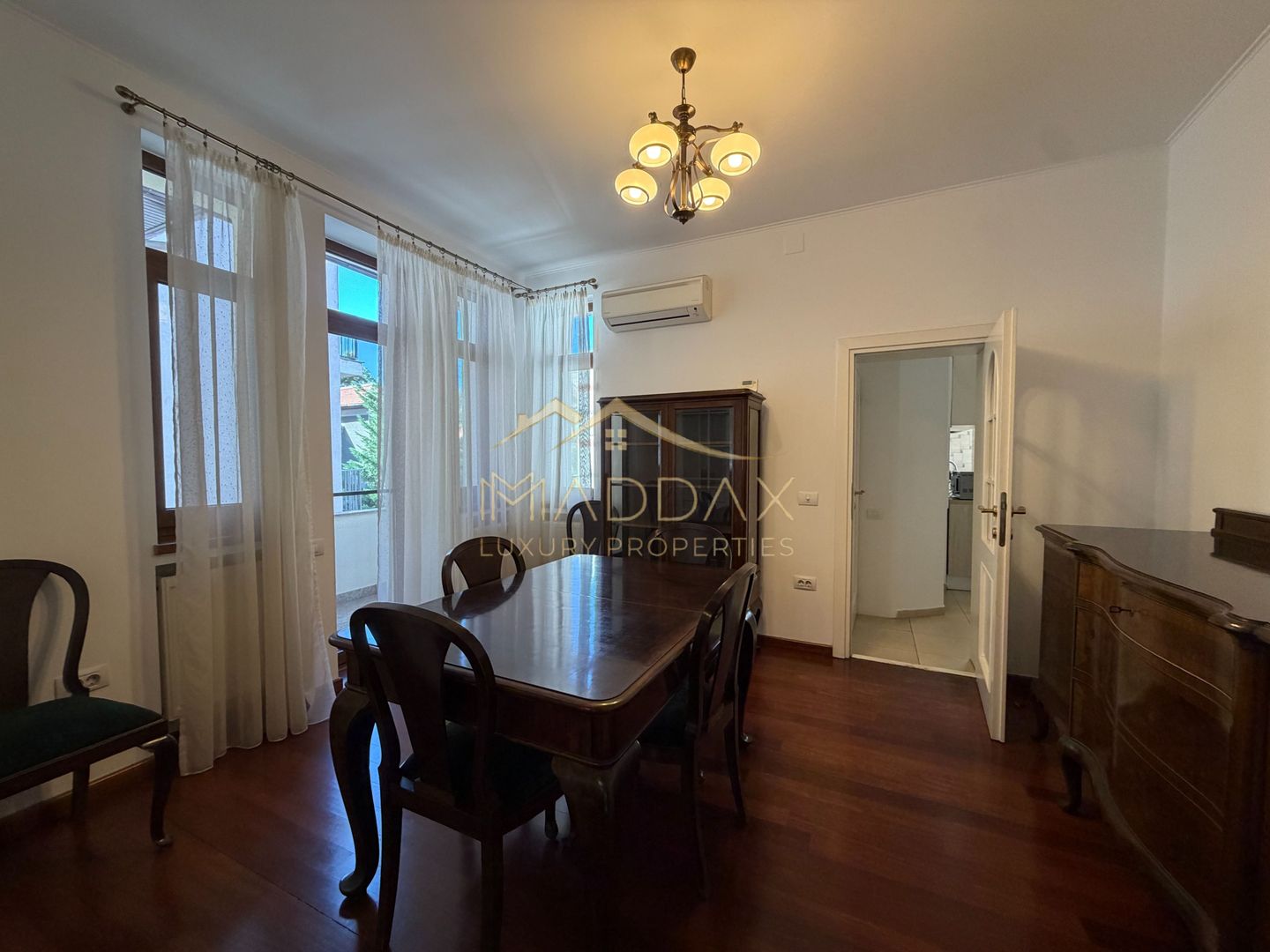 Apartament de inchiriat /4 camere in vila *153mp* +parcare / Dorobanti Capitale - Poză 16