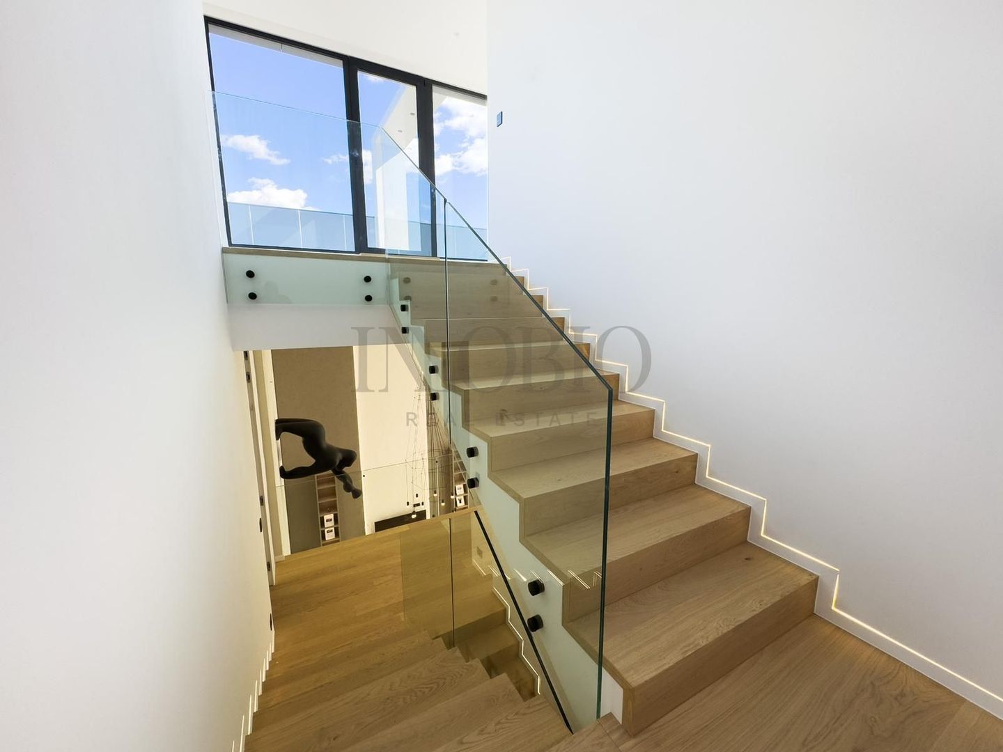 Vila 6 Camere | Piscina | Smart Home | Panouri Fotovoltaice - Poză 10