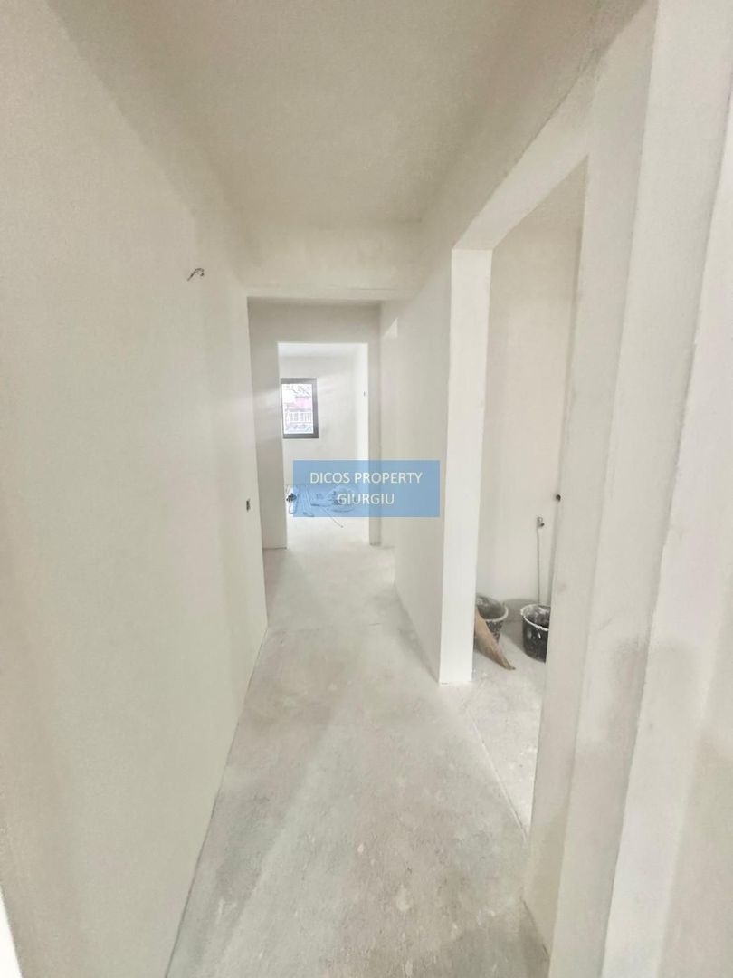 Apartament 4 camere de vânzare – Bd. București - Poză 1