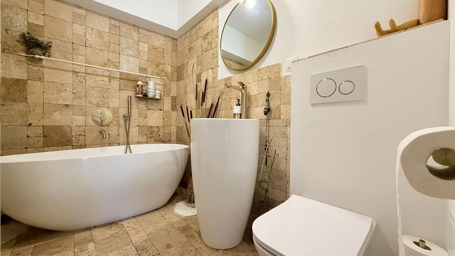 Casa renovata integral | acces auto in curte | Centrala proprie - Poză 5