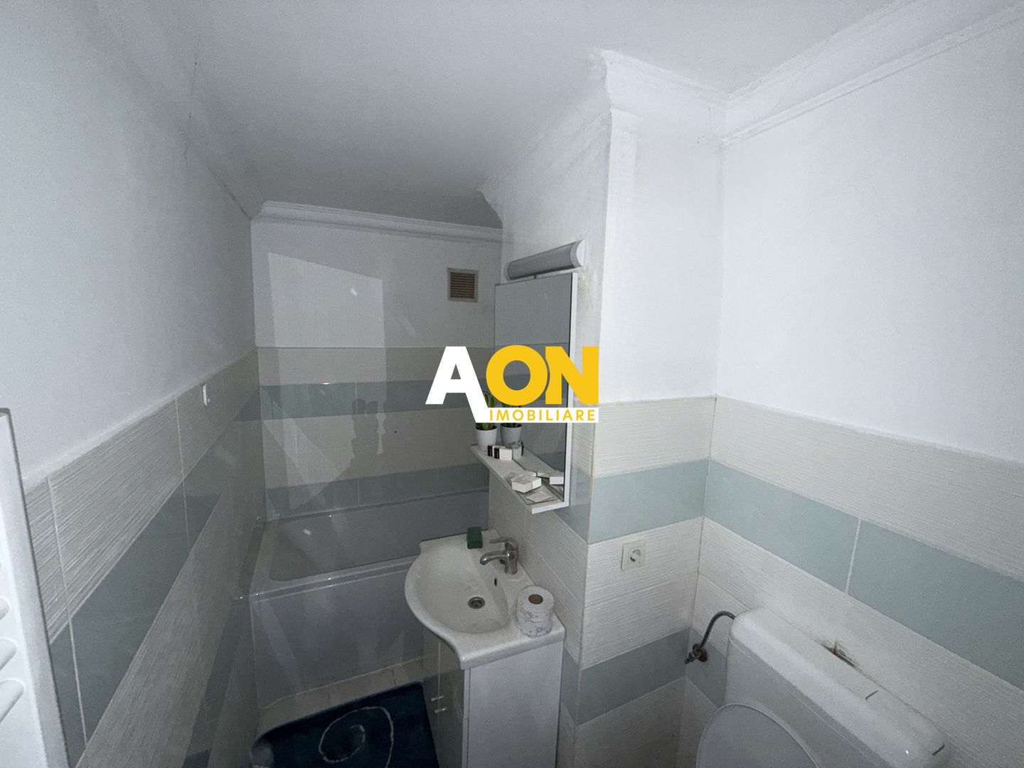 De vanzare apartament 2 camere, vedere superba Cetatea Alba Carolina - Poză 8