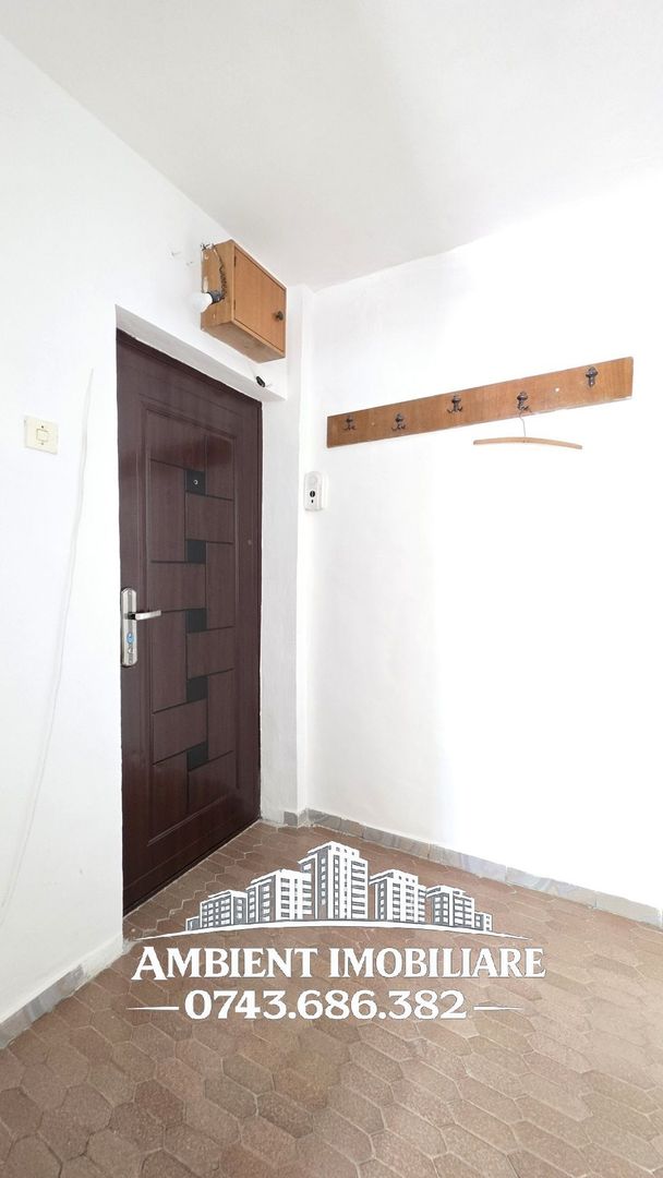 Apartament cu 3 camere, fost cabinet medical, parter, zona CUZA VODĂ; - Poză 7