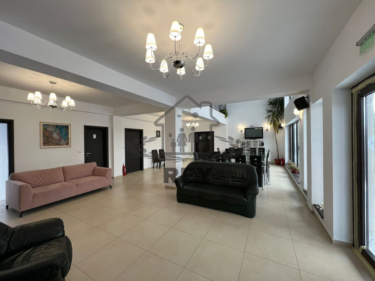 Vila / Hotel de vânzare în Păltiniș - Poză 14